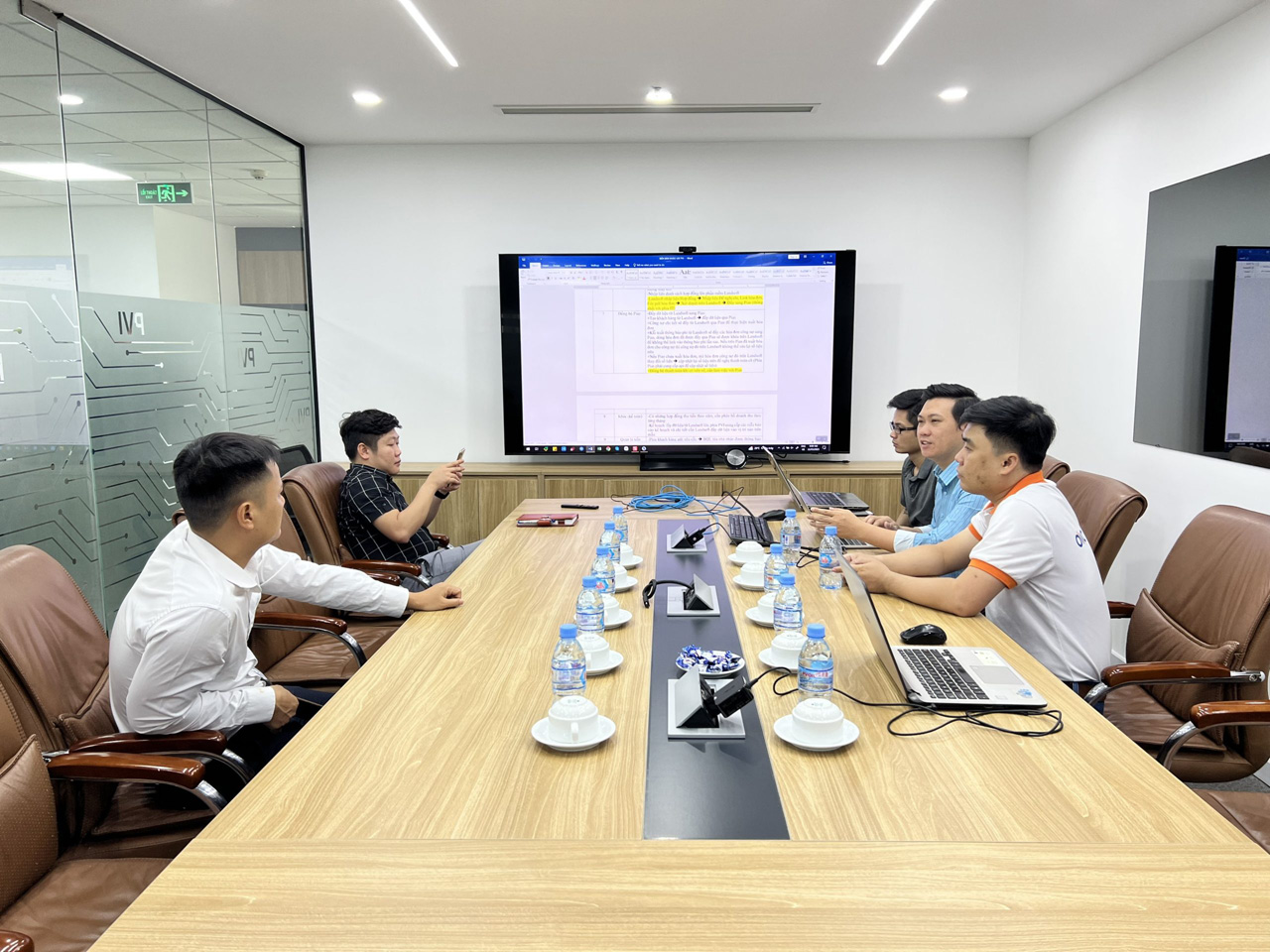 Làm việc với ban quản lý tòa nhà