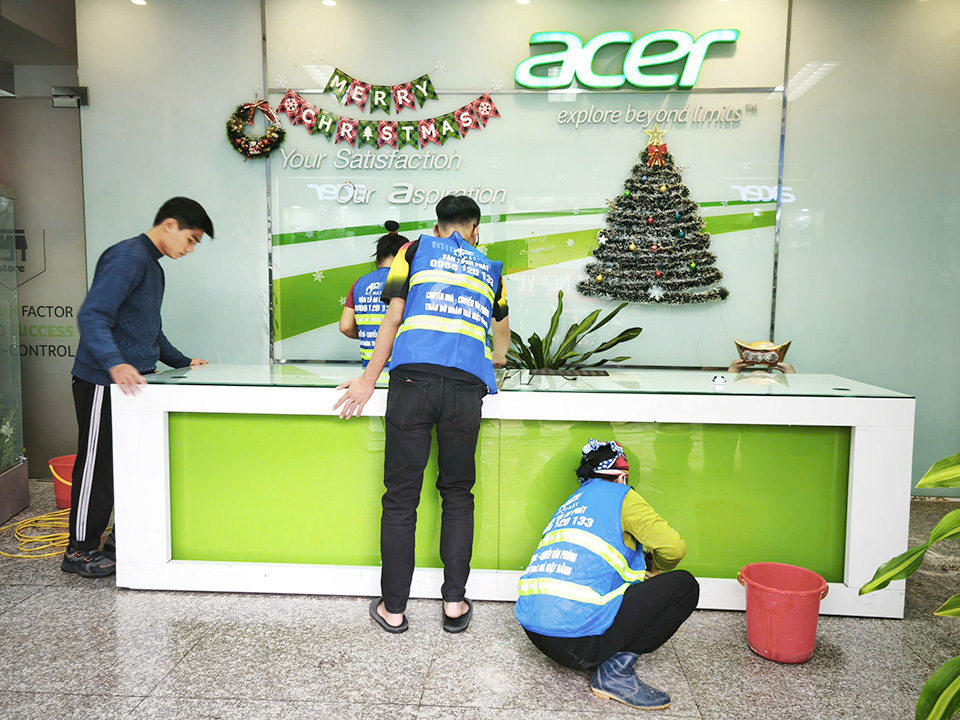 Sàn đã lột thảm tẩy keo