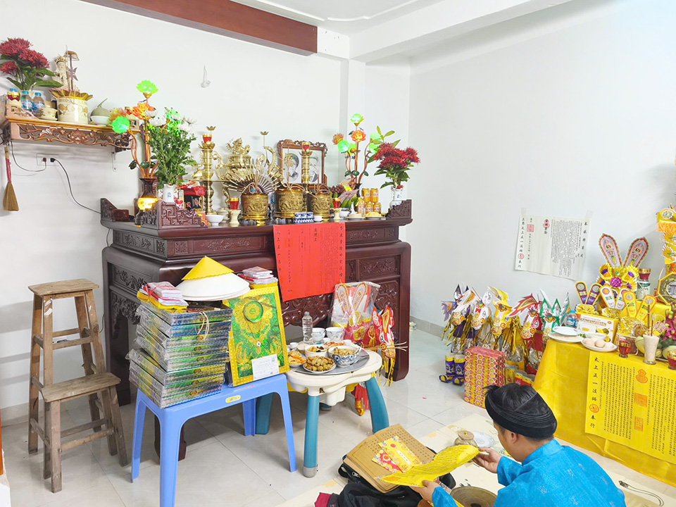 Thủ tục chuyển b&agrave;n thờ v&agrave; b&aacute;t hương sang nh&agrave; mới