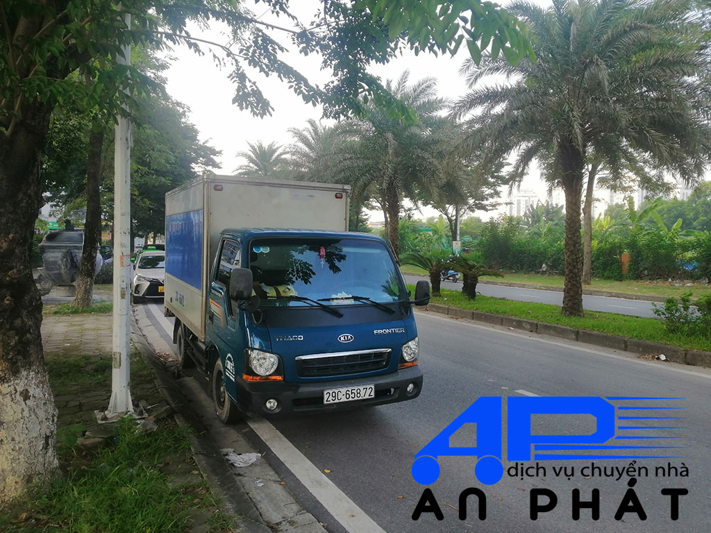 Xe tải chở hàng quận Tây Hồ